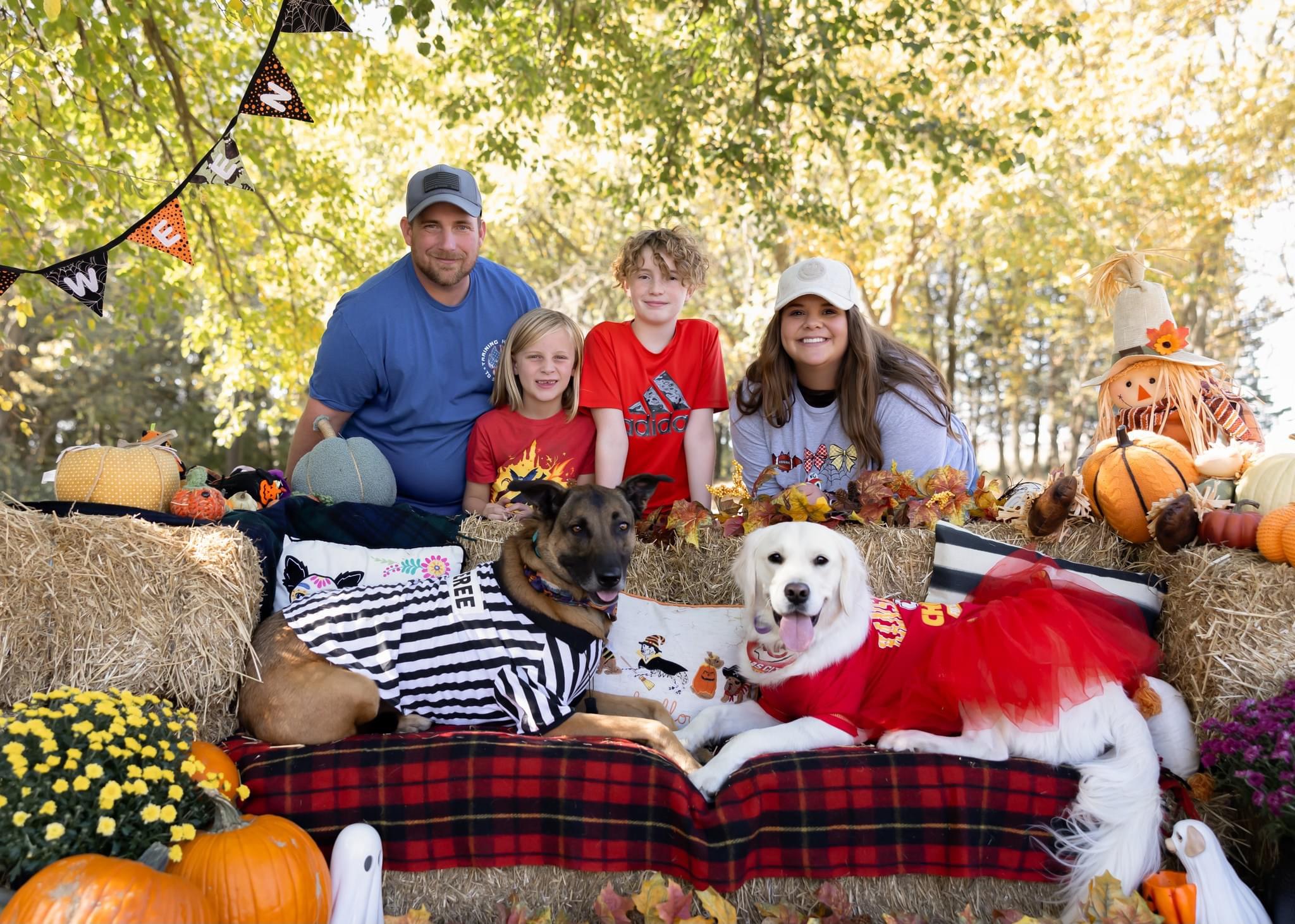 Scott Sexton with his family and dogs